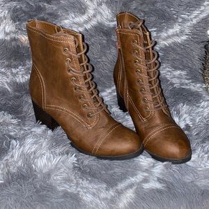 Women heeled boots